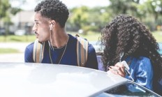 西亚卡姆爆冷击败RNG，关键助攻引爆全场！